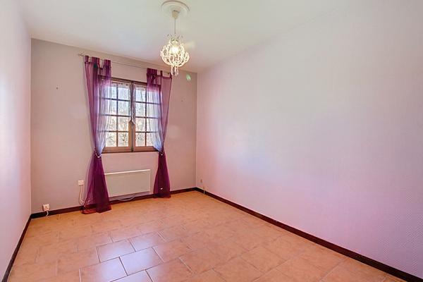 A VENDRE EN EXCLUSIVITE ! Maison Vidauban environ 95 m² , terrain de 734 m² avec garage et cabanon .