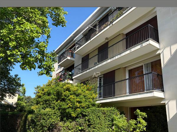 SAINT-GERMAIN-EN-LAYE – APPARTEMENT 4/5 PIÈCES – 103,08 M² – DERNIER ÉTAGE AVEC ASCENSEUR