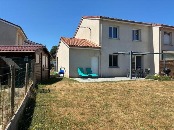 SAINT JUST MALMONT 43240 Maison de ville de 94 m² trois chambres sur 320 m² de terrain