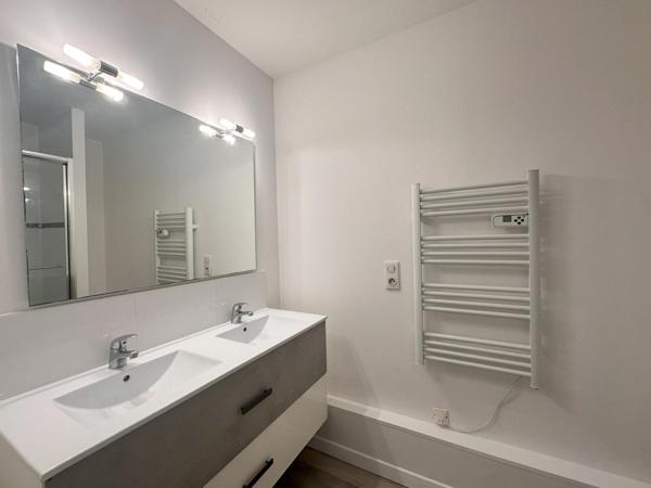 Grand appartement T2bis à CARNON