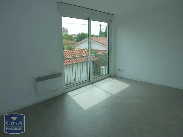 Appartement à louer 1 pièce 27.56m² Mont-de-Marsan (40000)