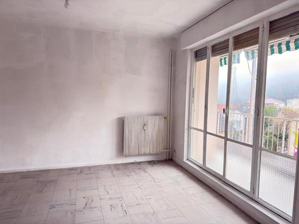 Appartement de 69 m2, 2 ch  avec loggia, garage et cave