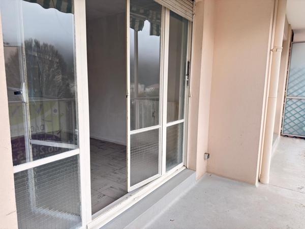 Appartement de 69 m2, 2 ch  avec loggia, garage et cave