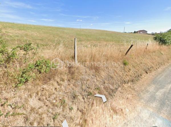 Romain VIALLON Immobilier vous propose en exclusivité une belle opportunité de création de lotissement sur Sainte-Colombe-Sur-Gang, une parcelle de plus de 10 000m2 idéalement située, sur le haut du village, viabilités en bordure, environnement calme et résidentiel. Vue dégagée
8/10 maisons possible.

Ne TARDEZ PAS.... Contactez moi