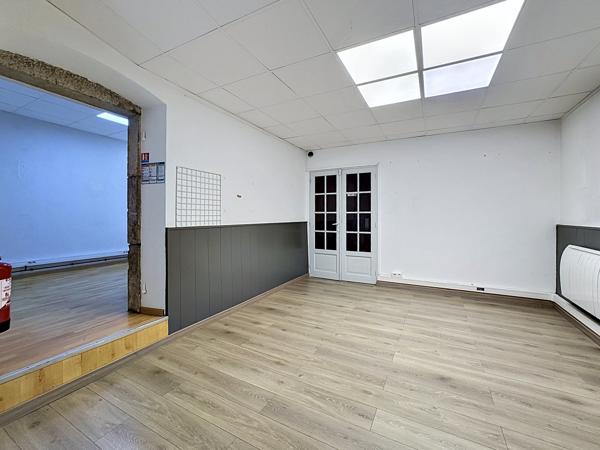 Local Commercial
         3 pièces
        - 70 m² Exclusivité 145 000 € *
