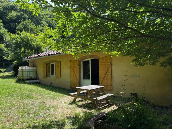 Maison en pleine nature, sur terrain boisé