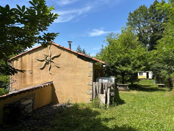 Maison en pleine nature, sur terrain boisé
