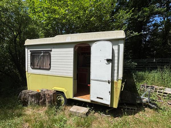 Maison en pleine nature, sur terrain boisé