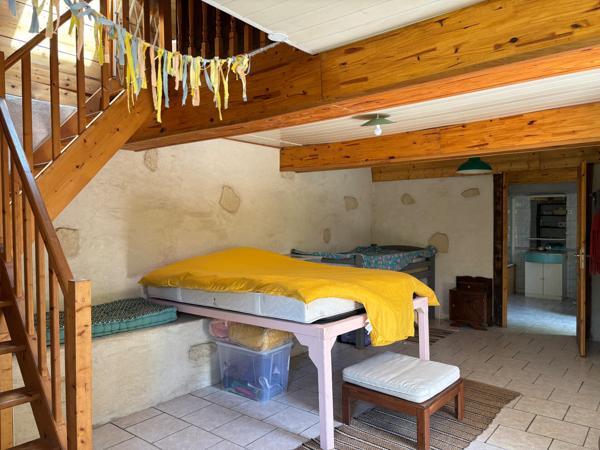 Maison en pleine nature, sur terrain boisé