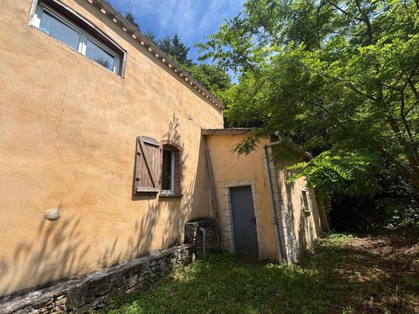 Maison en pleine nature, sur terrain boisé