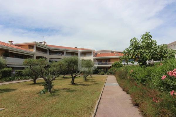 Joli rez-de-jardin proche des plages de Juan-les-Pins