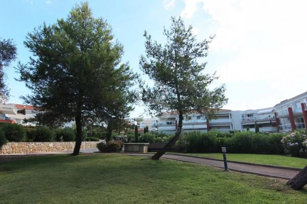 Joli rez-de-jardin proche des plages de Juan-les-Pins