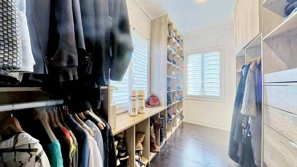 Villa de Charme à Vence 342m² - 5 Chambres - Aperçu Mer - Piscine - Terrasses et Jardin Paysagé