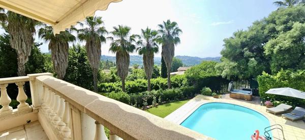 Villa de Charme à Vence 342m² - 5 Chambres - Aperçu Mer - Piscine - Terrasses et Jardin Paysagé