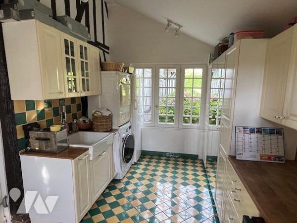 PROXIMITE IMMEDIATE DE THIBERVILLE BELLE PROPRIETE AVEC PISCINE DANS UN BEL ENVIRONNEMENT