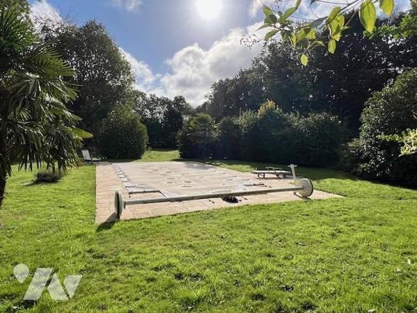 PROXIMITE IMMEDIATE DE THIBERVILLE BELLE PROPRIETE AVEC PISCINE DANS UN BEL ENVIRONNEMENT