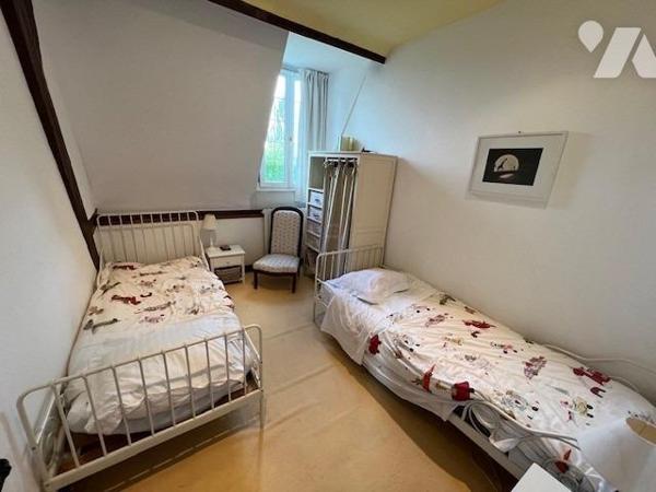 PROXIMITE IMMEDIATE DE THIBERVILLE BELLE PROPRIETE AVEC PISCINE DANS UN BEL ENVIRONNEMENT