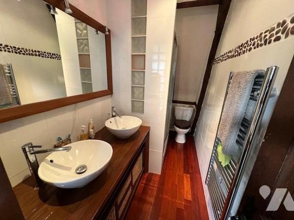 PROXIMITE IMMEDIATE DE THIBERVILLE BELLE PROPRIETE AVEC PISCINE DANS UN BEL ENVIRONNEMENT