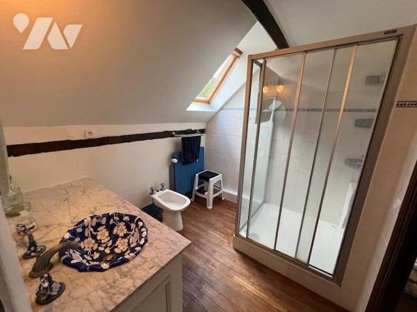 PROXIMITE IMMEDIATE DE THIBERVILLE BELLE PROPRIETE AVEC PISCINE DANS UN BEL ENVIRONNEMENT