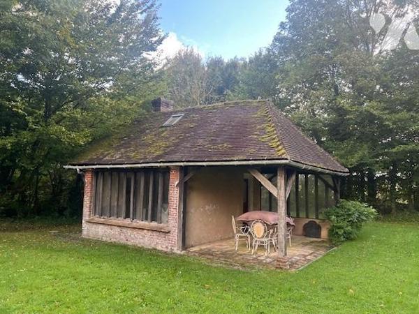 PROXIMITE IMMEDIATE DE THIBERVILLE BELLE PROPRIETE AVEC PISCINE DANS UN BEL ENVIRONNEMENT