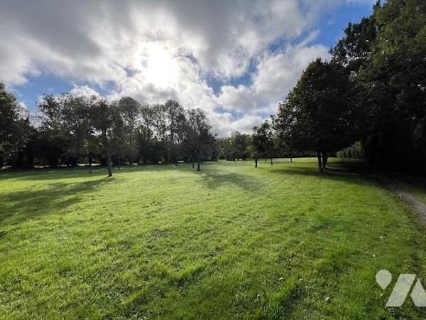 PROXIMITE IMMEDIATE DE THIBERVILLE BELLE PROPRIETE AVEC PISCINE DANS UN BEL ENVIRONNEMENT