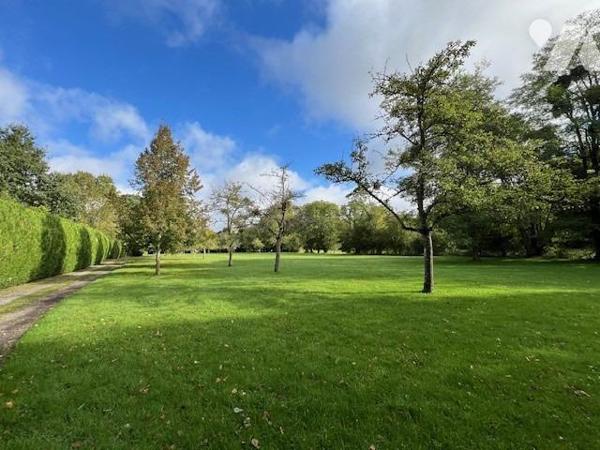 PROXIMITE IMMEDIATE DE THIBERVILLE BELLE PROPRIETE AVEC PISCINE DANS UN BEL ENVIRONNEMENT