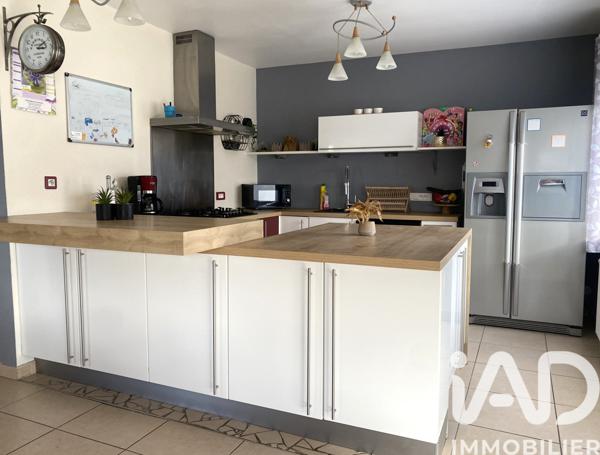 Maison à vendre 5 pièces 118 m² Poix-de-Picardie