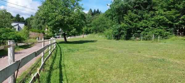 Terrain de 8 ares au cadre verdoyant et calme
