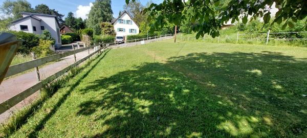 Terrain de 8 ares au cadre verdoyant et calme