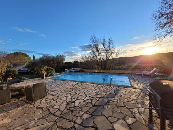 Cotignac (83570) COTIGNAC Grande propriété, 3 Bâtisses sur 3500m² de terrain arboré avec vue dégagée, idéal pour une activité