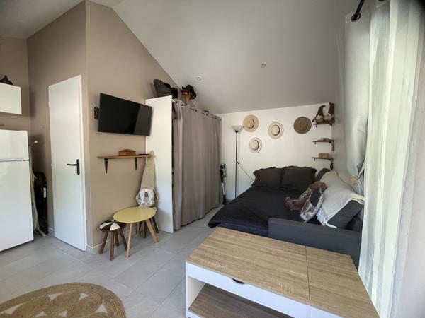 Cotignac (83570) COTIGNAC Grande propriété, 3 Bâtisses sur 3500m² de terrain arboré avec vue dégagée, idéal pour une activité