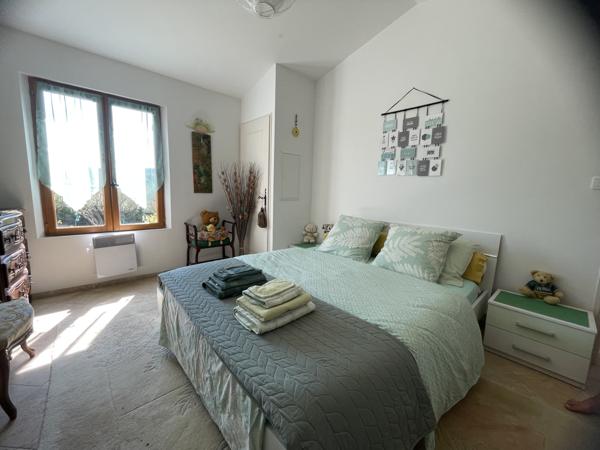 Cotignac (83570) COTIGNAC Grande propriété, 3 Bâtisses sur 3500m² de terrain arboré avec vue dégagée, idéal pour une activité