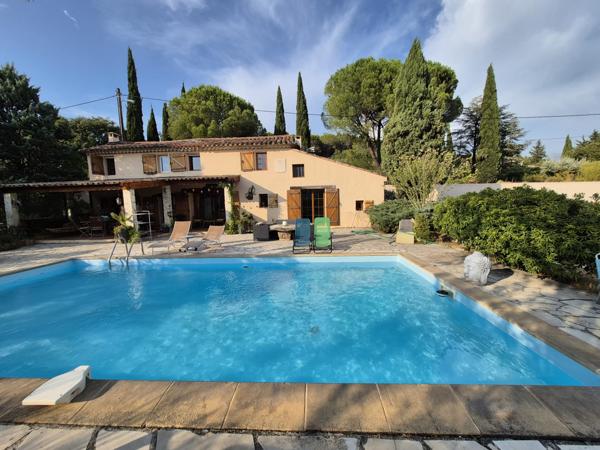 Cotignac (83570) COTIGNAC Grande propriété, 3 Bâtisses sur 3500m² de terrain arboré avec vue dégagée, idéal pour une activité