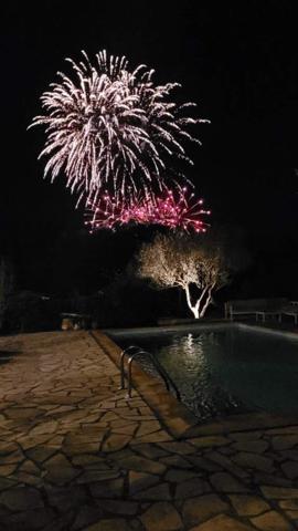 Cotignac (83570) COTIGNAC Grande propriété, 3 Bâtisses sur 3500m² de terrain arboré avec vue dégagée, idéal pour une activité