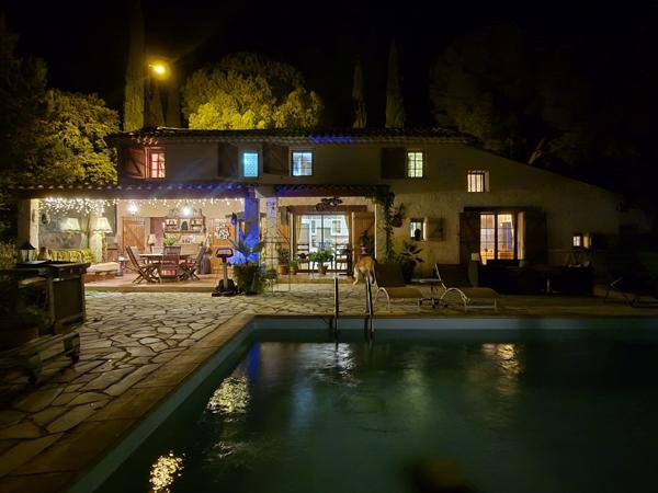 Cotignac (83570) COTIGNAC Grande propriété, 3 Bâtisses sur 3500m² de terrain arboré avec vue dégagée, idéal pour une activité