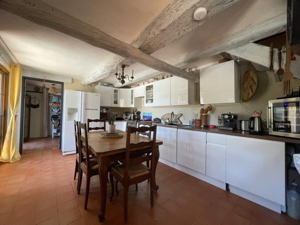 Cotignac (83570) COTIGNAC Grande propriété, 3 Bâtisses sur 3500m² de terrain arboré avec vue dégagée, idéal pour une activité