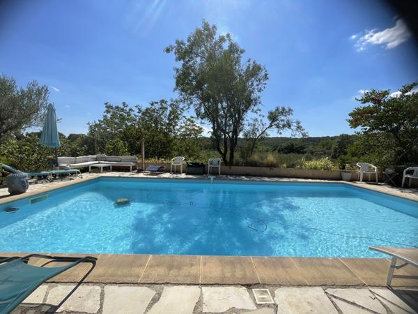 Cotignac (83570) COTIGNAC Grande propriété, 3 Bâtisses sur 3500m² de terrain arboré avec vue dégagée, idéal pour une activité