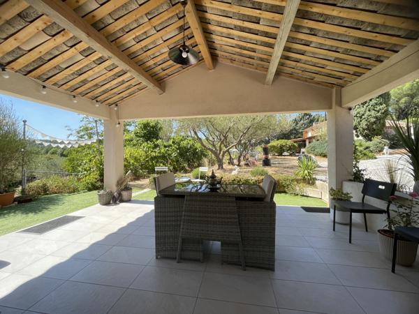 Cotignac (83570) COTIGNAC Grande propriété, 3 Bâtisses sur 3500m² de terrain arboré avec vue dégagée, idéal pour une activité