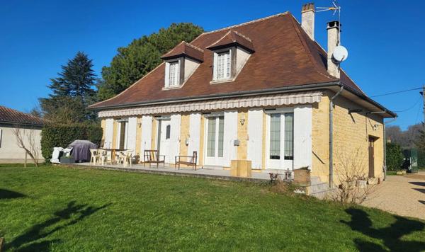 Charmante maison des années 1980, idéalement située à proximité des commodités