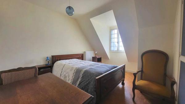 Charmante maison des années 1980, idéalement située à proximité des commodités