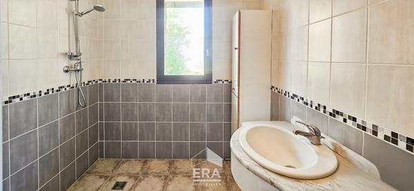 PAREMPUYRE - Maison familiale 160 m² de plain-pied sur 2000 m² de terrain - CALME