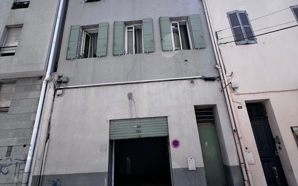 Immeuble à vendre    6 pièces • 202,90 m2 Marseille 8