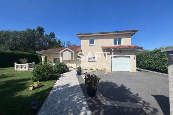 Belle villa non mitoyenne  , 4 chambres . Limite Vaulx milieu