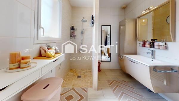 Belle villa non mitoyenne  , 4 chambres . Limite Vaulx milieu