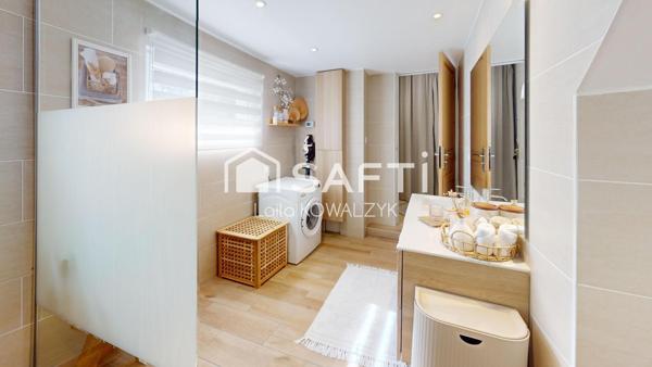 Belle villa non mitoyenne  , 4 chambres . Limite Vaulx milieu