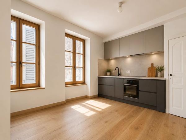 Vente                                                      Appartement
                        
                     4 pièces                      96 m2                     à Saint-Étienne-de-Saint-Geoirs