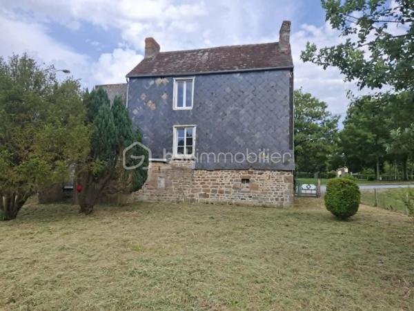 .À proximité immédiate de toutes les commodités offertes par le village, cette maison d’environ 90 m² n’attend plus que vos idées et quelques travaux pour révéler tout son potentiel.

Elle bénéficie de beaux volumes et offre la possibilité d’aménager une agréable pièce de vie ouverte comprenant cuisine, salle à manger et salon, ainsi qu’un WC au rez-de-chaussée.

Au premier étage, vous trouverez une salle d’eau avec WC. Le deuxième étage dessert deux chambres spacieuses. Enfin, un grenier complète l’ensemble et pourra être utilisé comme espace de stockage.