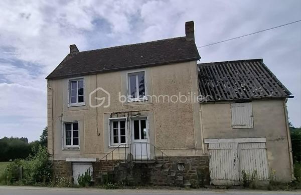 .À proximité immédiate de toutes les commodités offertes par le village, cette maison d’environ 90 m² n’attend plus que vos idées et quelques travaux pour révéler tout son potentiel.

Elle bénéficie de beaux volumes et offre la possibilité d’aménager une agréable pièce de vie ouverte comprenant cuisine, salle à manger et salon, ainsi qu’un WC au rez-de-chaussée.

Au premier étage, vous trouverez une salle d’eau avec WC. Le deuxième étage dessert deux chambres spacieuses. Enfin, un grenier complète l’ensemble et pourra être utilisé comme espace de stockage.