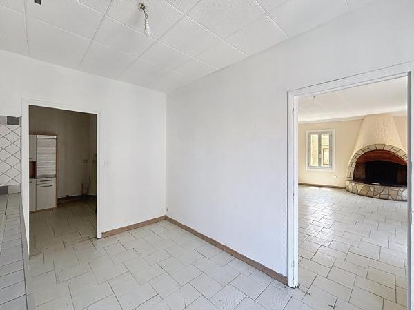 Centre de Sérignan – Duplex T4 avec grenier aménageable de 59 m² – Dernier étage – Fort potentiel