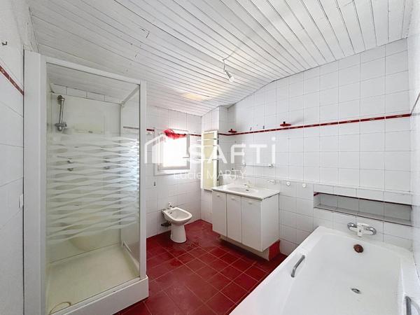 Centre de Sérignan – Duplex T4 avec grenier aménageable de 59 m² – Dernier étage – Fort potentiel
